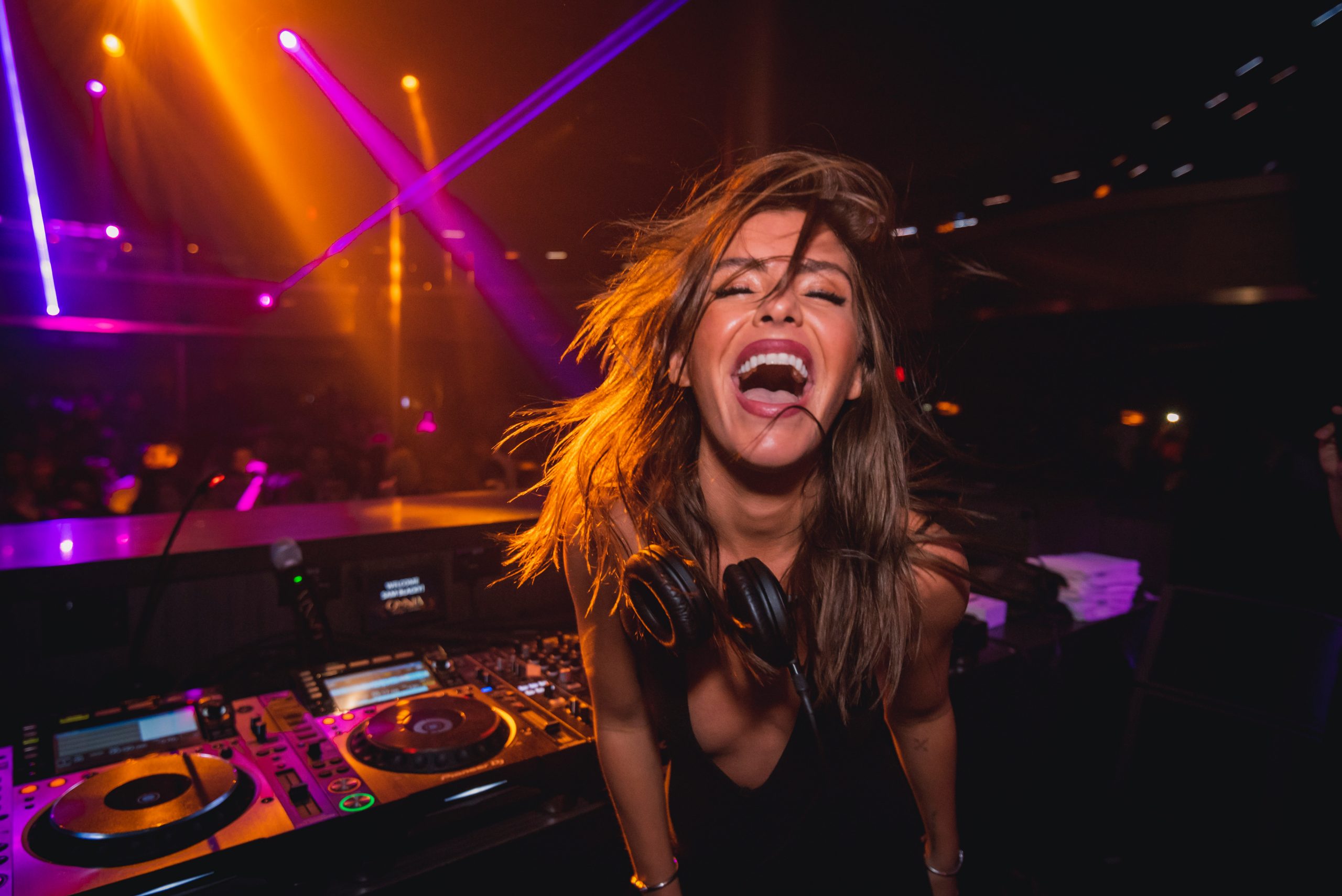 Read more about the article 6 Female DJs You Need To Know