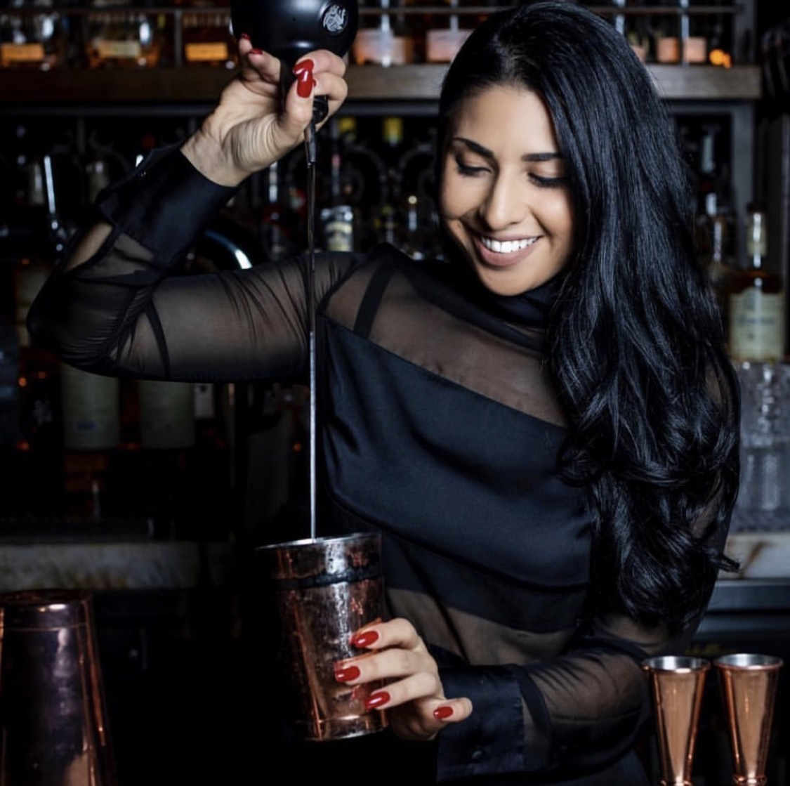 Read more about the article Nightlife Etiquette: How To Treat a Bartender, According To These Bartenders