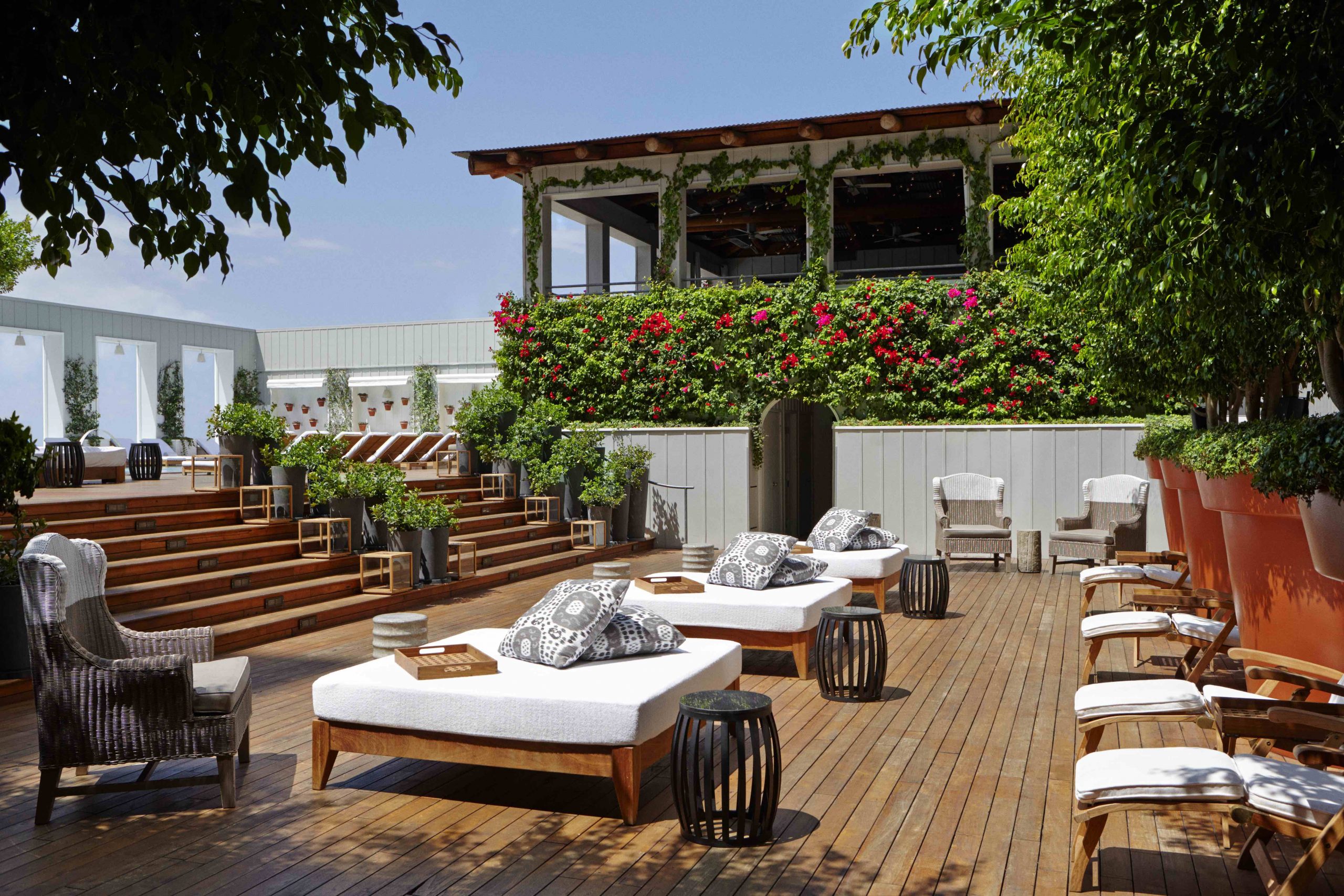 Read more about the article Cozy Up At Some Of The Hottest Rooftop Bars in Los Angeles