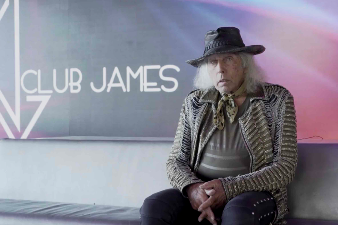 Read more about the article Legendary James Goldstein Gives A Tour Of His Nightclub And Home