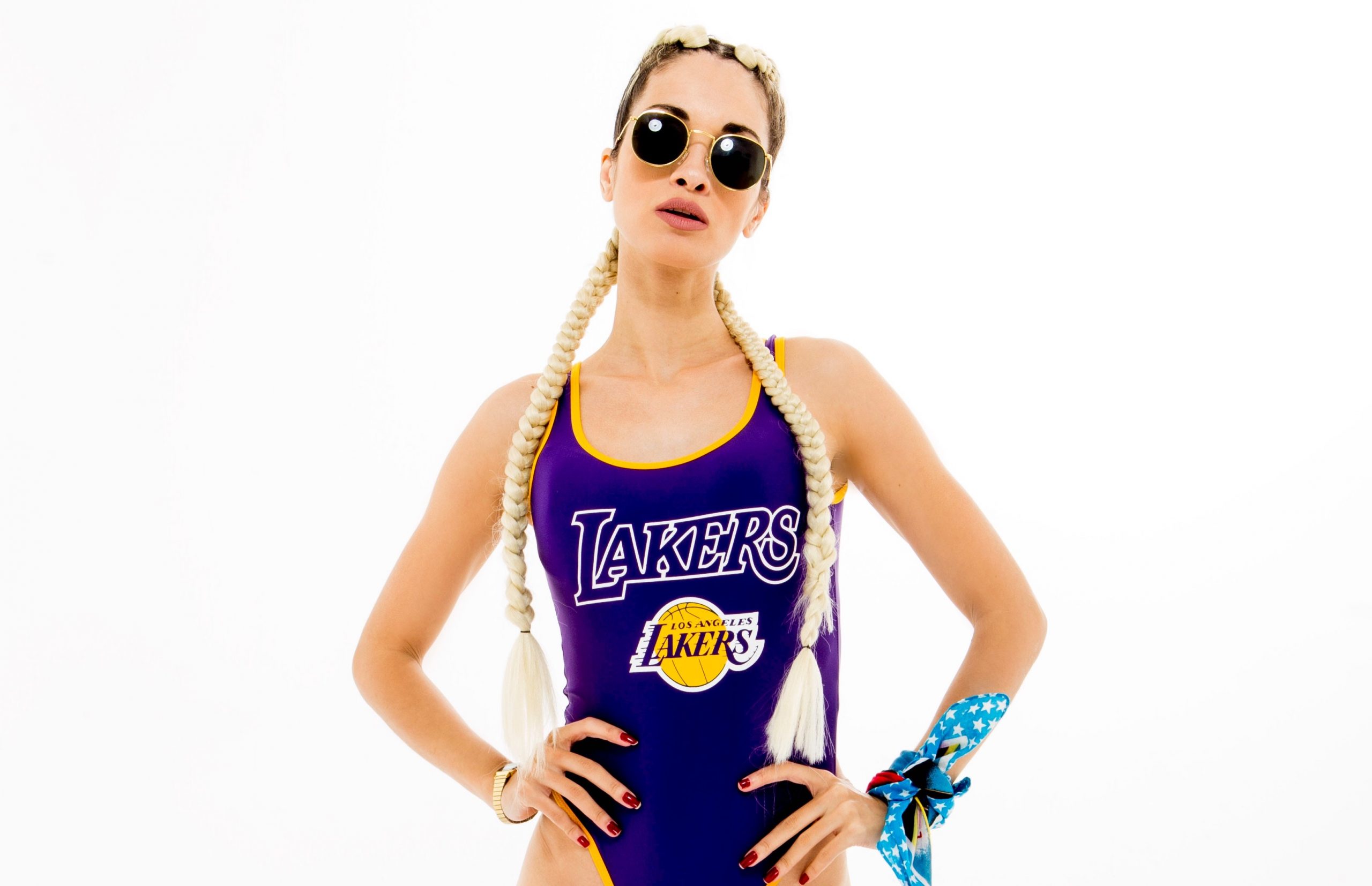 Read more about the article Courtside Chic: 7 Baller Styles To Rock While Cheering On The LA Lakers