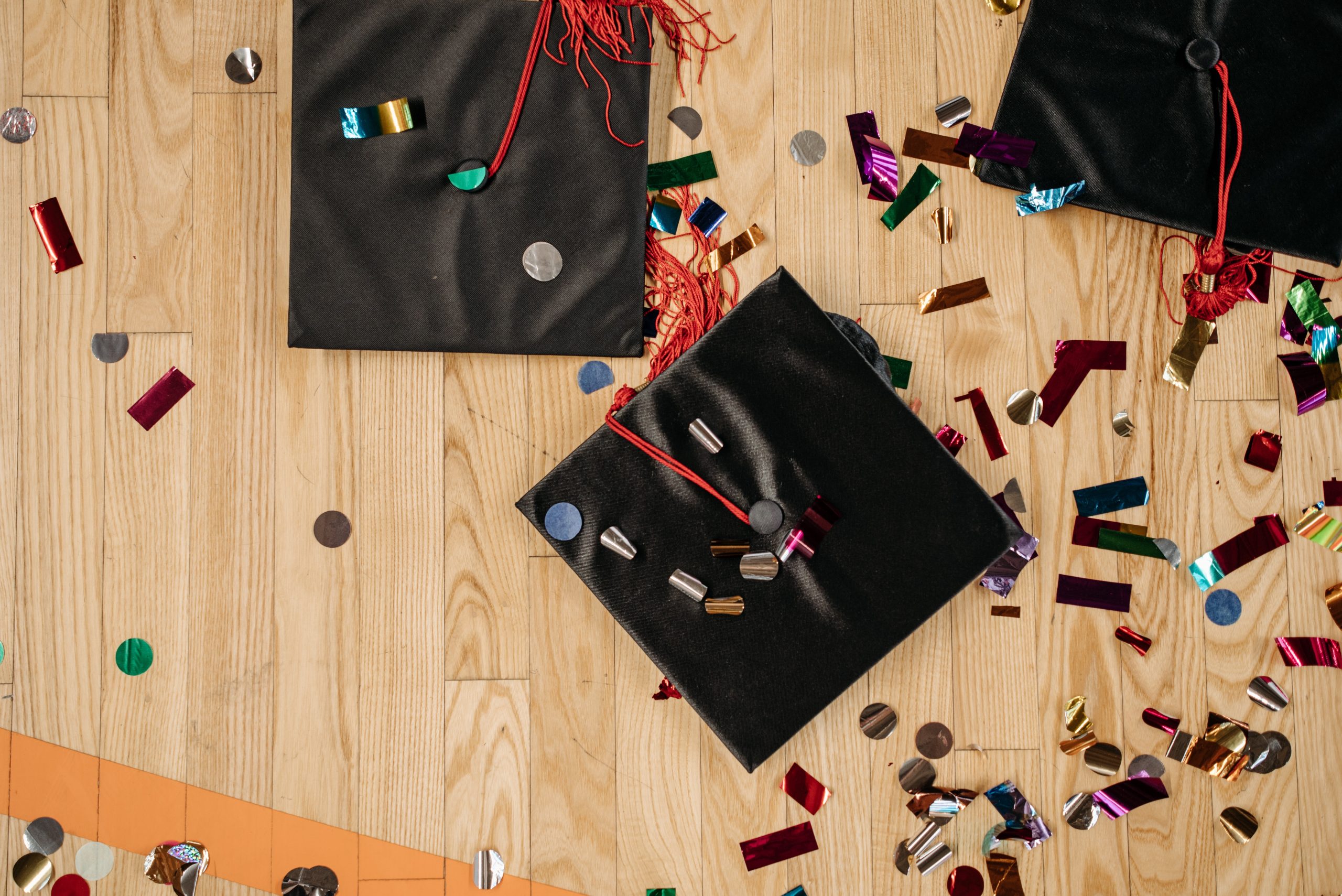 Read more about the article The Ultimate Gift Guide For Grads