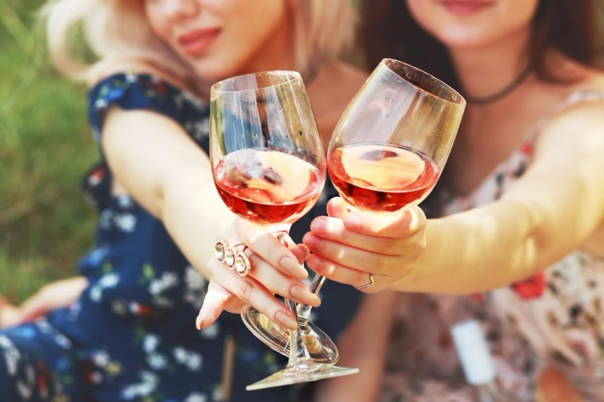 Read more about the article Celebrate National Rosé Day At The First Ever Rosé on Rose Wine Fest In Venice