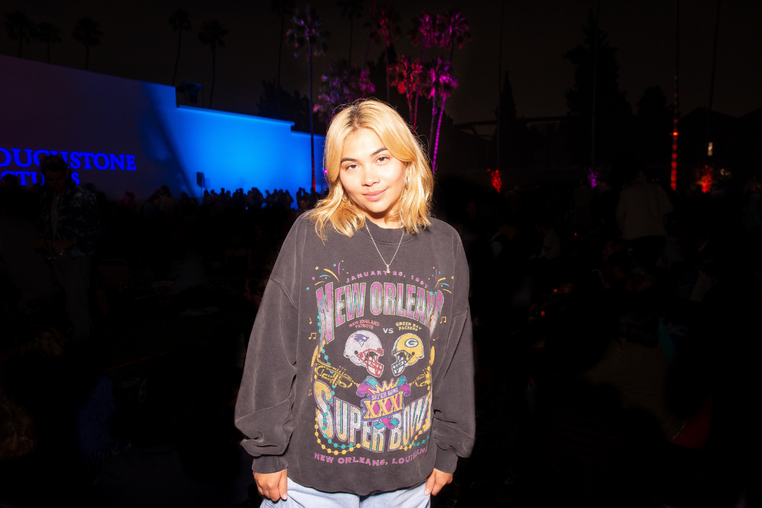 Read more about the article Troye Sivan, Hayley Kiyoko, Benito Skinner & More Turn Out For Cinespia’s Screening of ‘Romy and Michele’s High School Reunion’