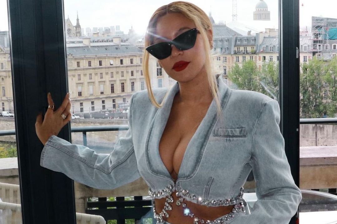 Read more about the article Beyoncé Is Treś Chic In Double Denim In Paris: Shop The Style