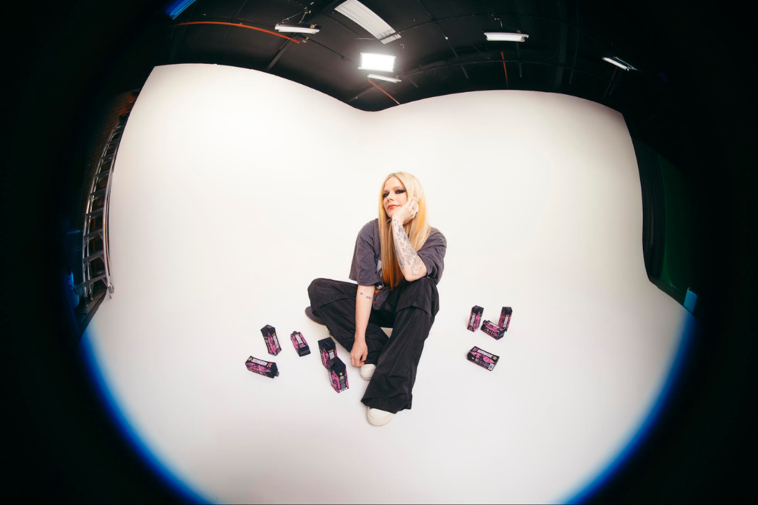 Read more about the article Avril Lavigne Partners with BeatBox Beverages on Exclusive New Pink Lemonade Flavor