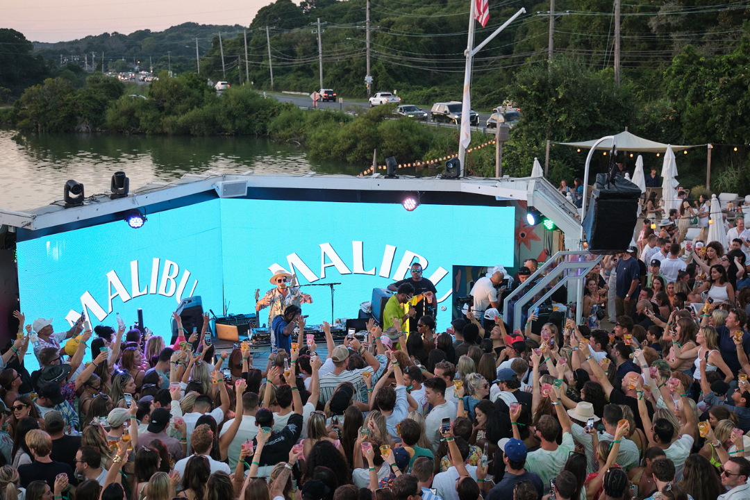 Read more about the article Wyclef, Shaggy and DJ Cassidy Perform in The Hamptons with Malibu Rum
