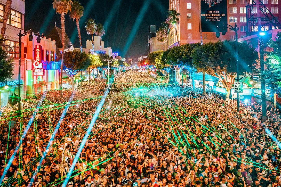 Read more about the article Chris Hemsworth Records Epic Custom Intro For DJs Chris Lake & Fisher’s Hollywood Boulevard Concert