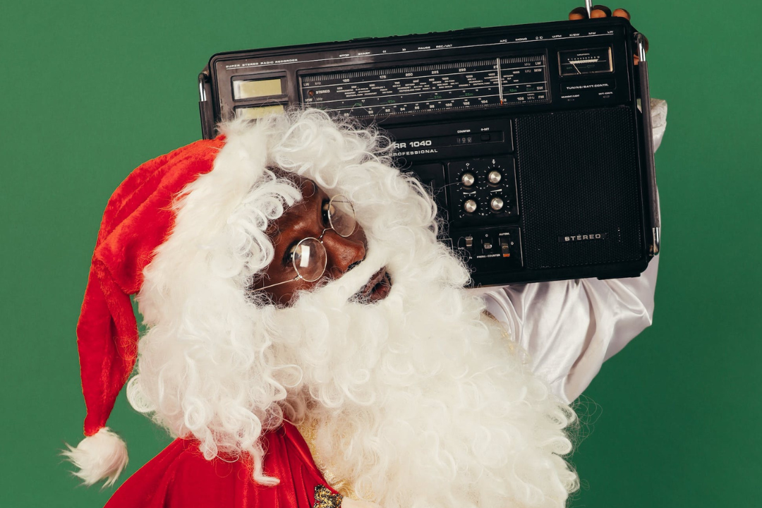 Read more about the article Holiday Hits: Loop’s Ultimate Christmas Playlist