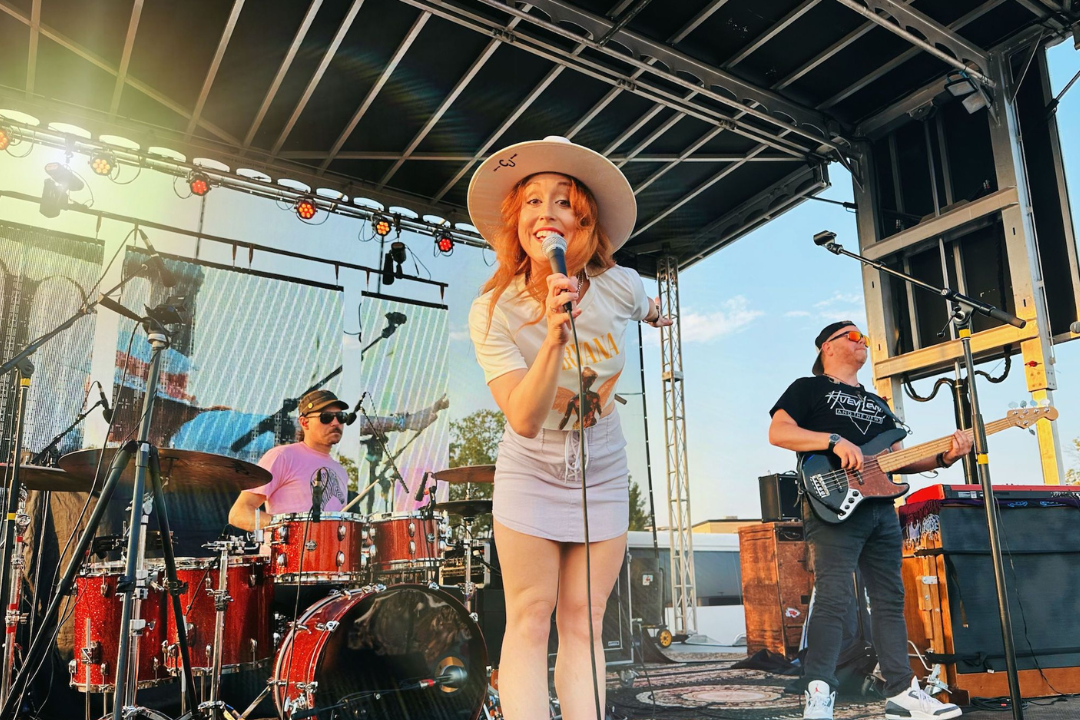 Read more about the article Country, Career & Community: ‘The Voice’ Star Casi Joy Celebrates New Music Video With Exclusive Loop Interview