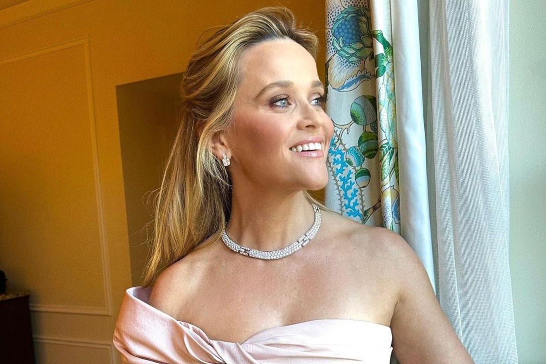Read more about the article How Celebrity Makeup Artist Kelsey Deenihan Created Reese Witherspoon’s Classic Look For The 2024 Golden Globes