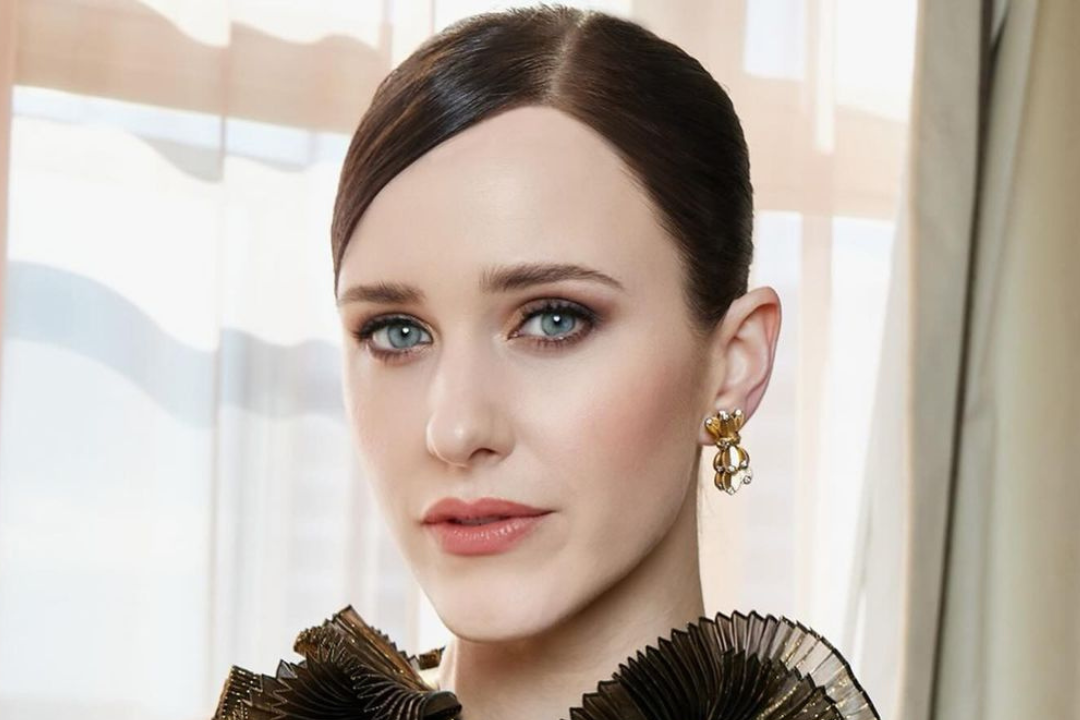 Read more about the article The Secret Behind Rachel Brosnahan’s ‘Marvelous’ Skin At The 2024 SAG Awards