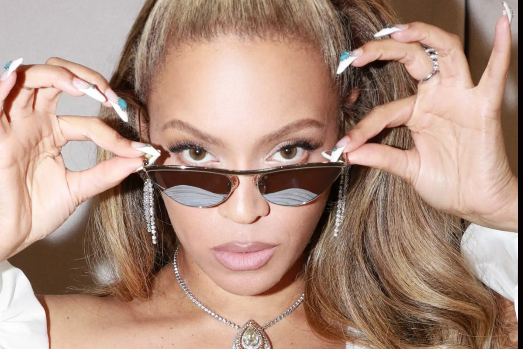 Read more about the article Shop Beyoncé’s Killer Cat-Eye Shades For Under $100
