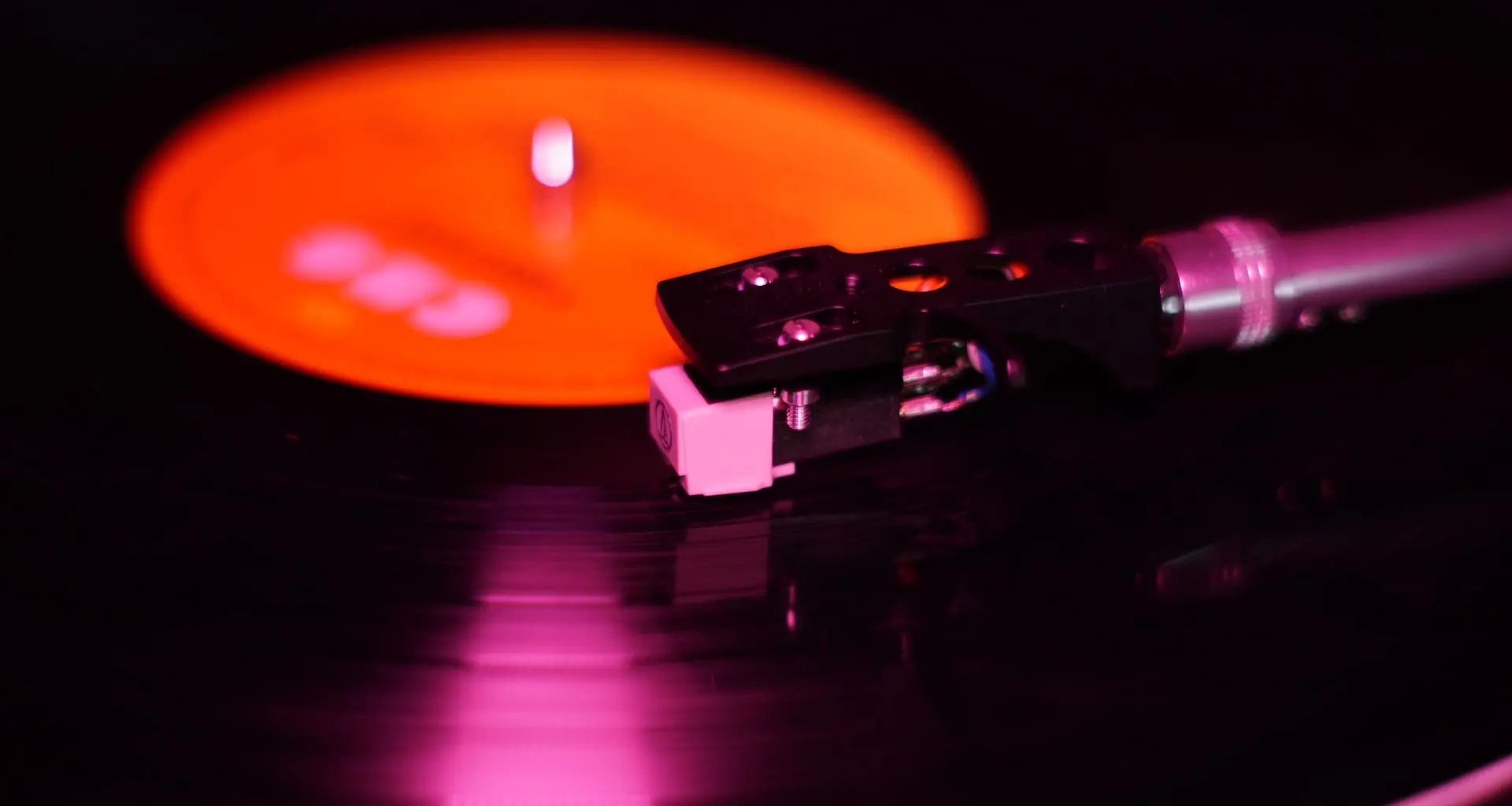 Read more about the article B-Sides and Rarities: Vinyl Nights and Listening Bars in LA