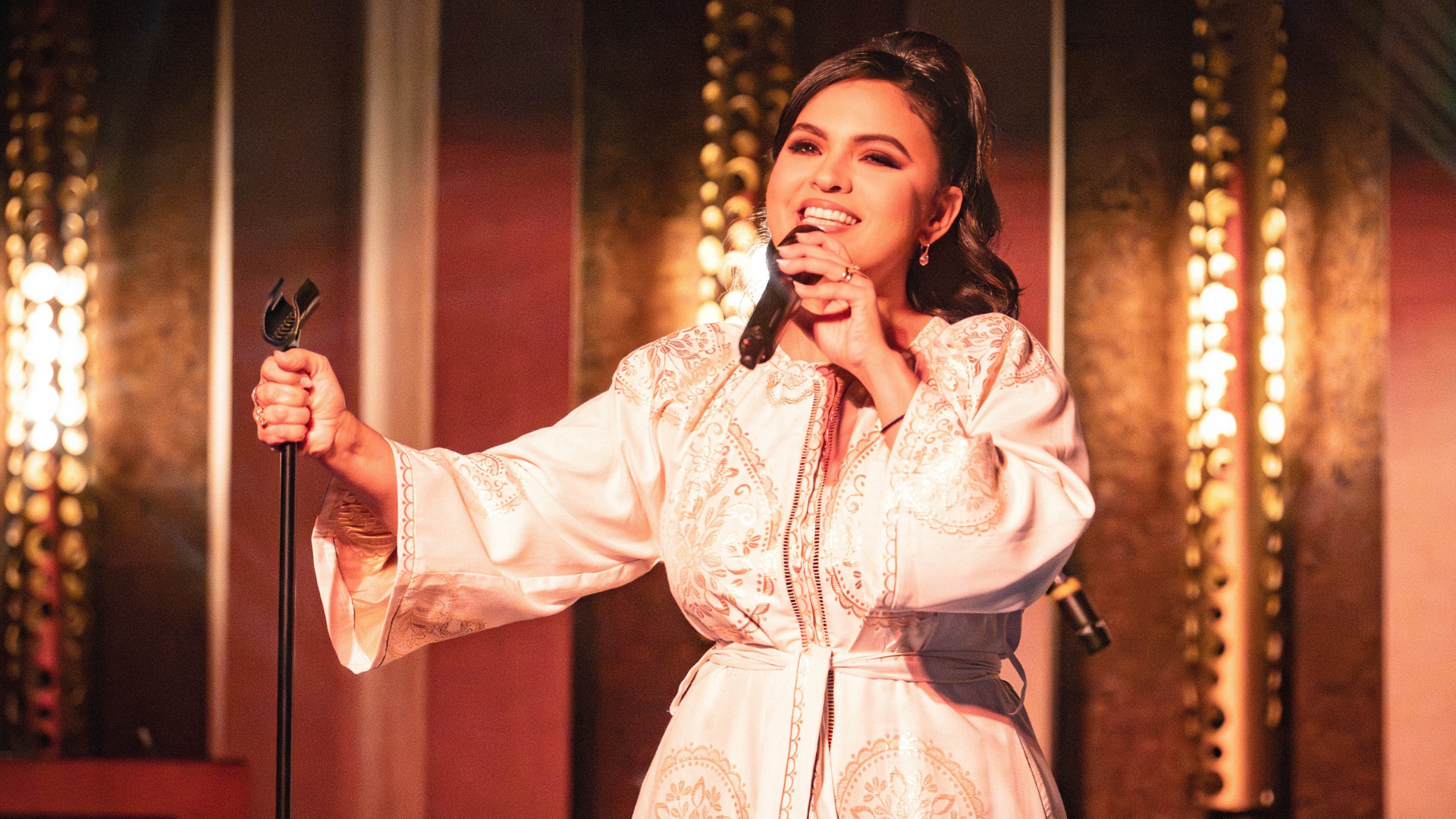 Read more about the article VASSY x The Peppermint Club: A Sold-Out Return to Her Roots