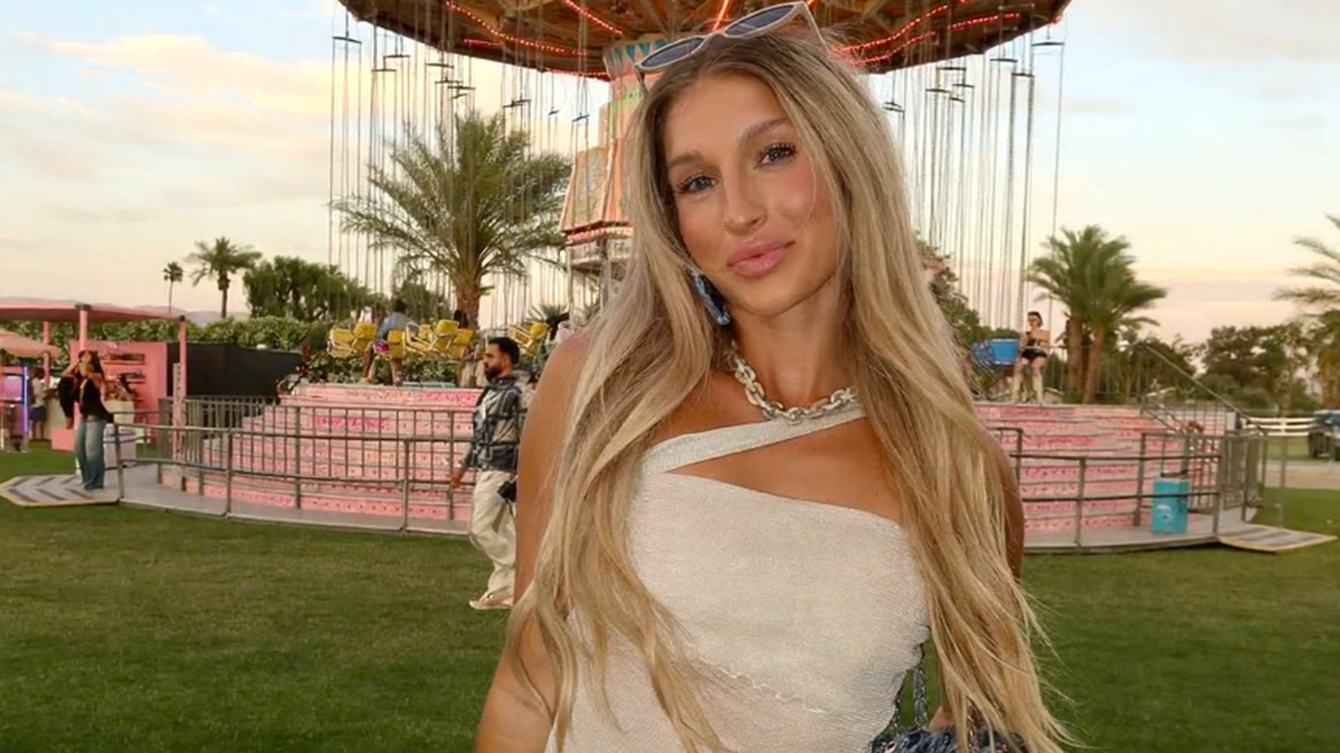 Read more about the article Shop Macy Broyles’ Coachella-Ready Festival Fits