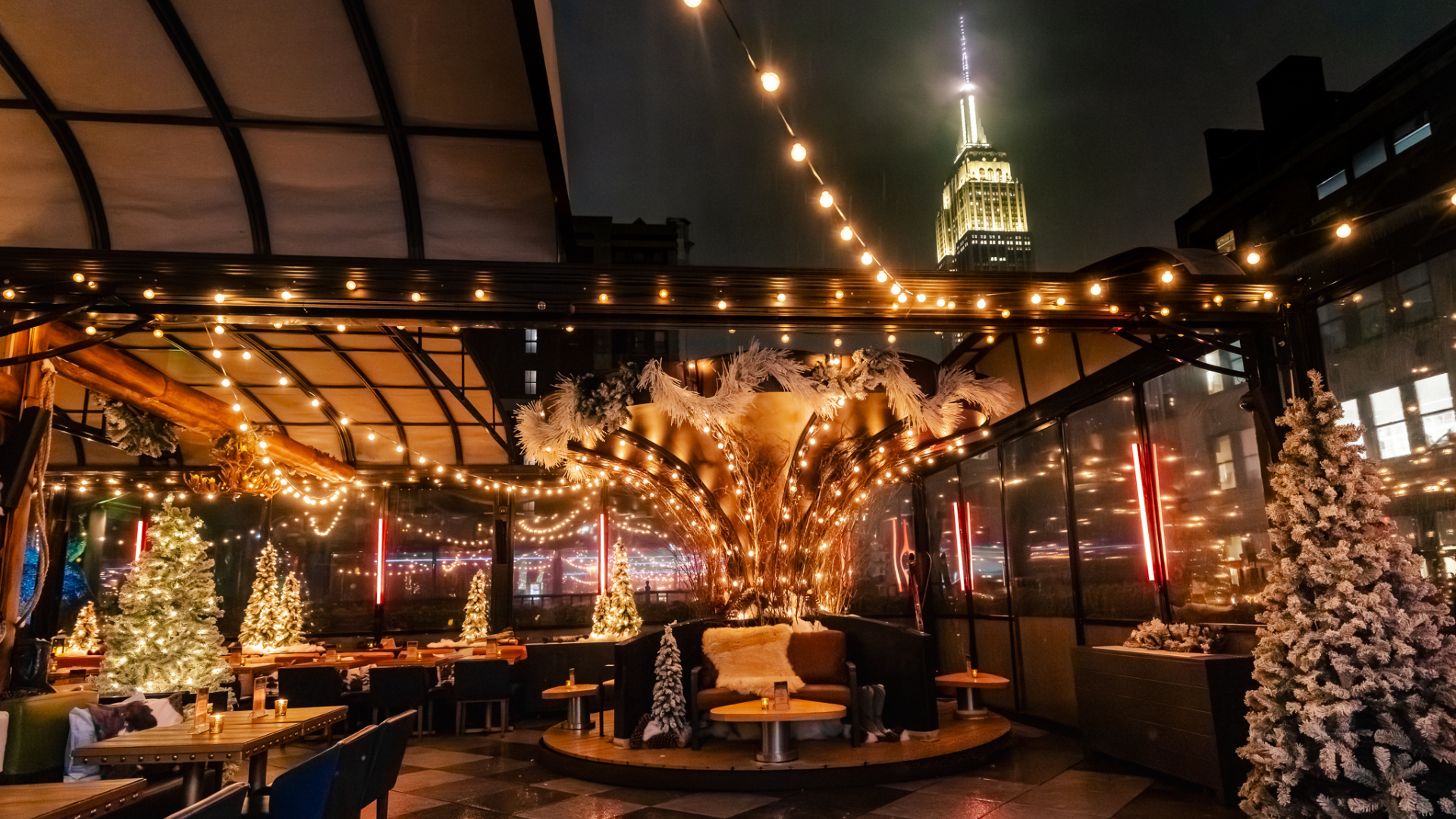 Read more about the article Magic Hour Mountain Lodge at Moxy Times Square: NYC’s Ultimate Winter Escape 